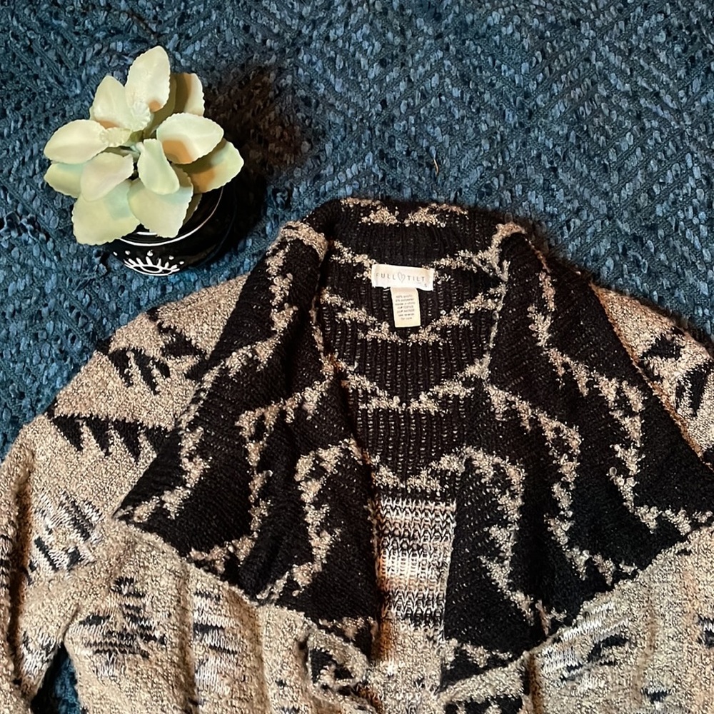 Aztec sweater - Picture 2 of 3